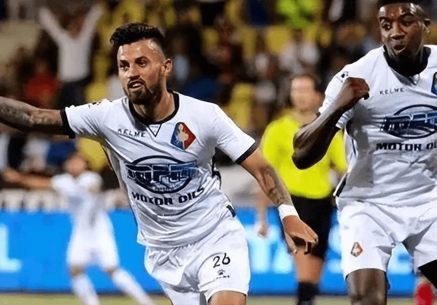 中场发挥更 中场发挥更